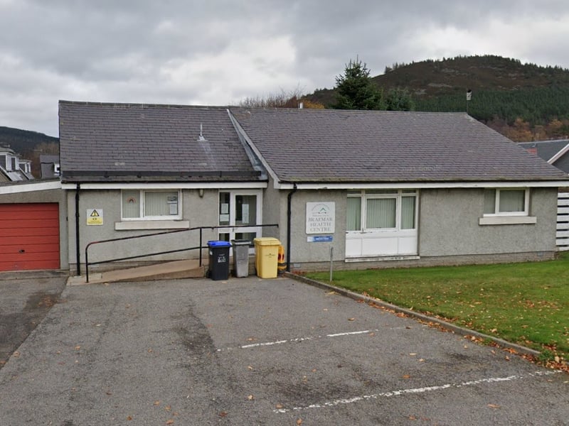 There were 90 responses from patients at Braemar Health Centre in Braemar, with 100% rating their overall experience as positive.