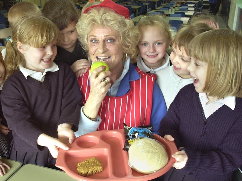 18 memorable retro photos of dinner ladies at Blackpool schools back to ...