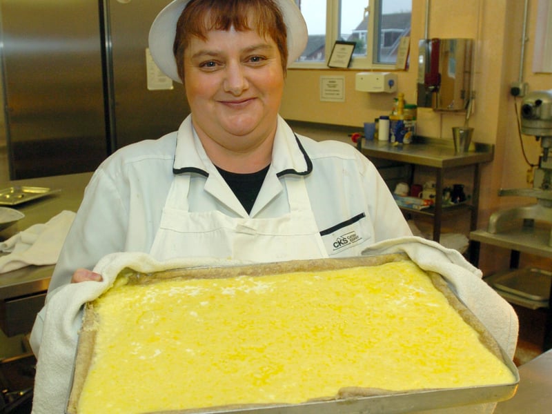 18 memorable retro photos of dinner ladies at Blackpool schools back to ...