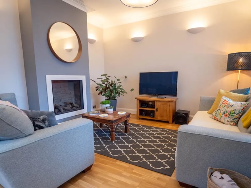 This property is in a sought after area and has close links to the M275 and public transport. 