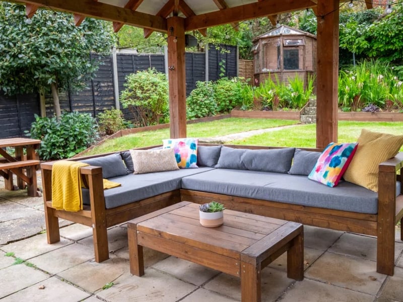 For more information about this home, visit the Jeffries & Dibbens Estate Agents website or Zoopla.