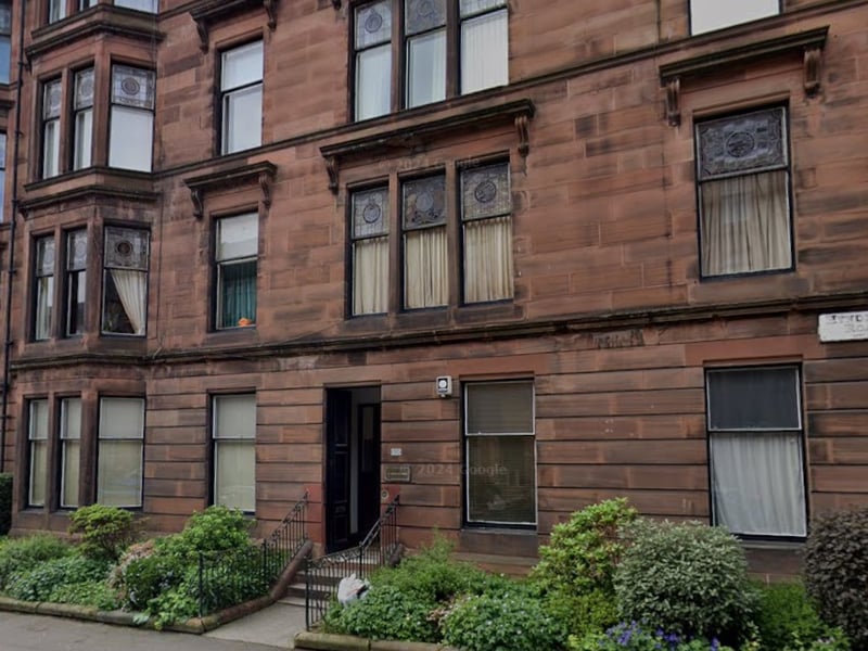 There were 97 responses from patients at Dr I. Cullen in Glasgow, with 90% rating their overall experience as positive. 