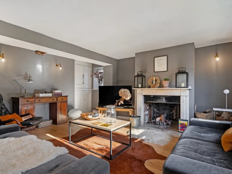 The listing says: "Offering over 1693 sq ft of light-filled space across three floors, the semi-detached property has been thoughtfully renovated whilst retaining the character and a wealth of period features, including an elegant original staircase, stunning fireplaces, sash windows, and tiled floors." 