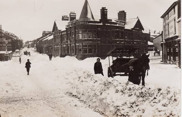 Town End, Kirkham which looks much the same a 100yrs later but now there are traffic lights at the junction between 1907-1910