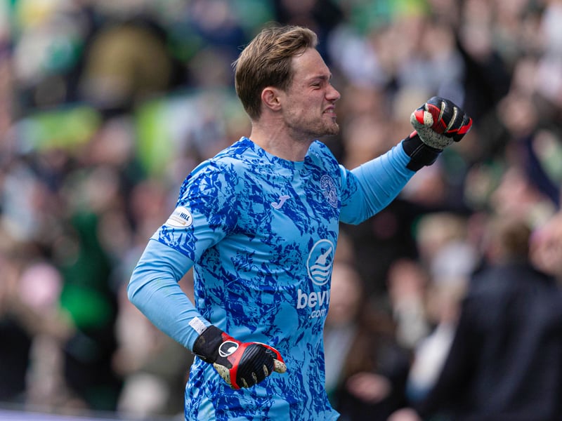 Another incredibly jittery performance from the Hibs goalkeeper. Looked shaky under crosses. Complete opposite to Craig Gordon. 4