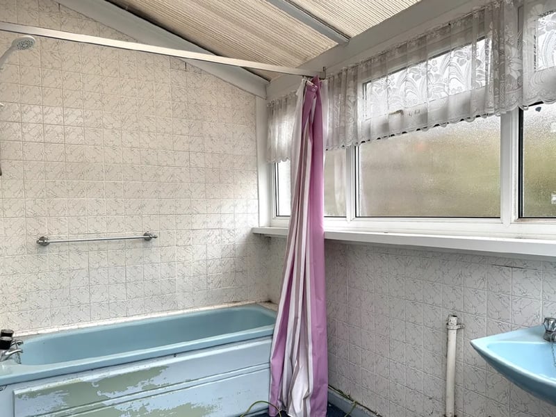 This home would be an ideal property to renovate if you are looking for a project. 