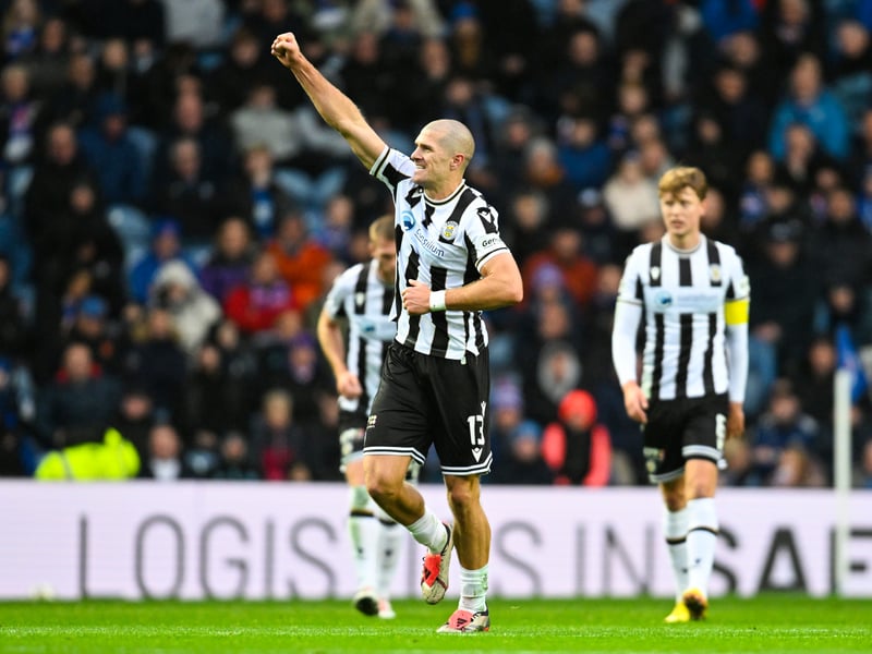 May have end up on the losing side this weekend, but his 8.0 ranking gets him into this team. Scored a bullet header to equalise in the 2-1 loss to Rangers, won 75% of his aerial duels, 100% of his tackles, made seven clearances and five interceptions.