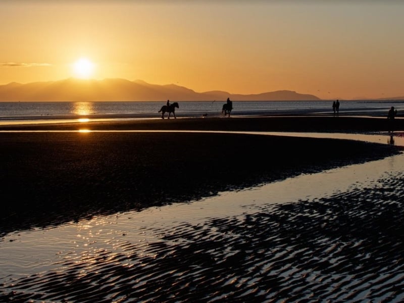 Experiencing a sunset over the sea is truly one of life’s most magical moments. The sky transforms by the minute, shifting from warm oranges and yellows to vibrant pinks, and their reflection transforms the water into a shimmering mirror. Enjoy a sunset at Irvine Beach Park nestled among sand dunes and lush grass. The breathtaking views of the Isle of Arran and the iconic Ailsa Craig make it a popular spot for photographers looking to capture the dramatic beauty of Scotland’s west coast. 