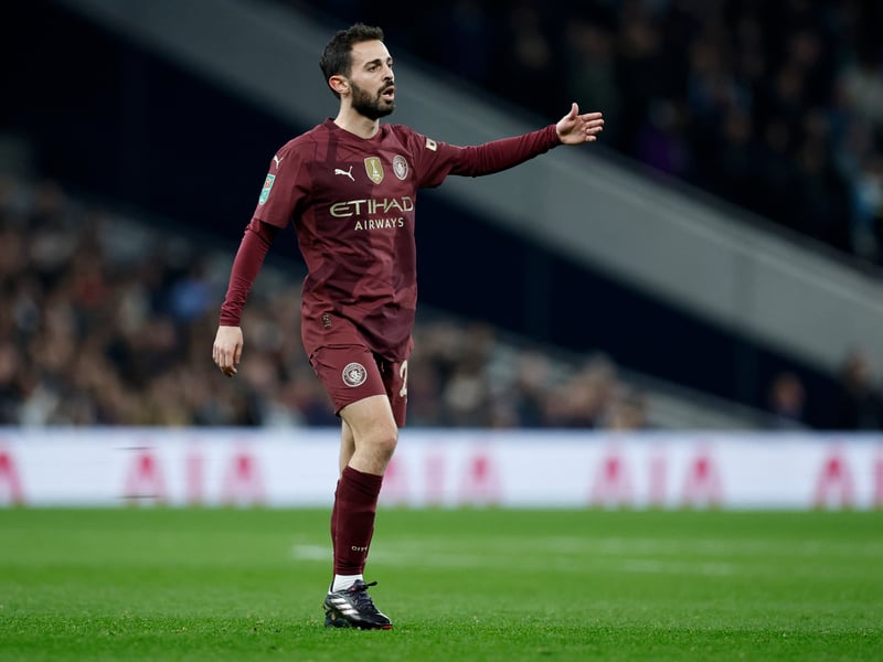 Another in a poor run of form, but will almost certainly retain his place in the side. Interestingly, Silva has never drawn against United in 17 previous meetings.
