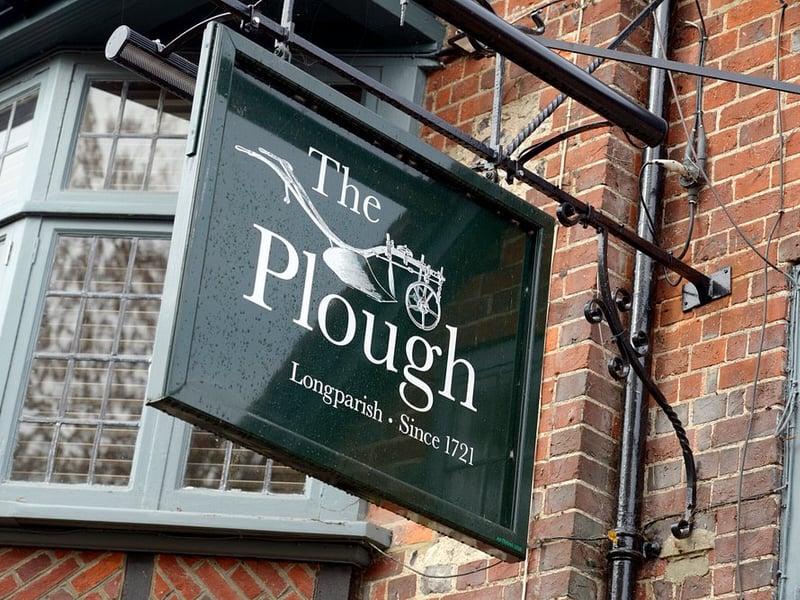 Plough Inn, Longparish has a 5* rating from 306 reviews. A TripAdvisor reviewer said: “Lovely pub, food was excellent. My partner had the lamb which was on the specials, he said it was the best lamb he'd ever tasted. I had the venison sausages again...to die for! Well worth a visit but do book as they get busy.”