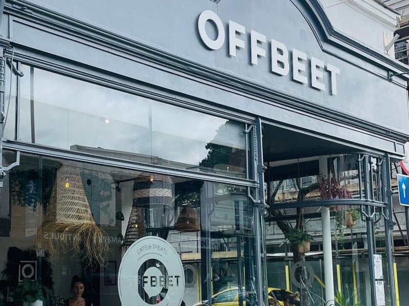 Offbeet Southsea, Portsmouth has a 5* rating from 89 reviews. A TripAdvisor reviewer said: “What a marvellous discovery. In the heart of Albert Road is this wonderful cafe. Clean crisp decor gives a relaxed and chilled feel. Their coffee is excellent, as are their homemade cakes. They have an all day menu that looks fantastic. They even have a small garden area outback. Really worth visiting.”