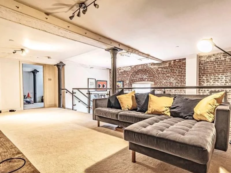 This home is in the heart of Gunwharf Quays in a building full of character and charm.