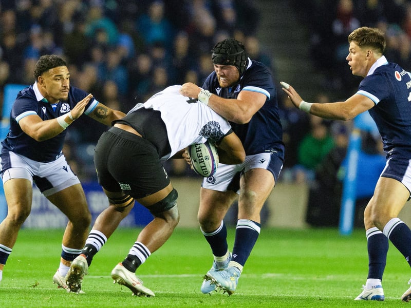 Played despite being a late doubt due to personal reasons. Another who was solid enough despite heavy Fijian pressure at times. Replaced by D'Arcy Rae. 6