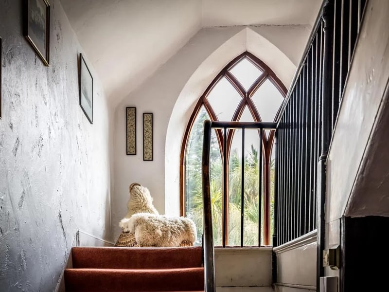 This home is absolutely stunning and is set in beautiful surroundings.