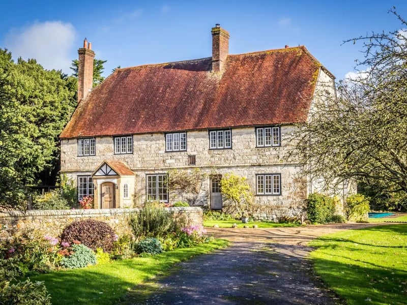 This home is on the market for £2.5m and it is being sold with house. Covering London and The Country.