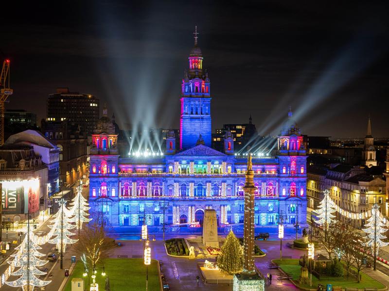 Visit George Square this winter and experience Glasgow City Chambers like never before. The iconic building will be lit up every evening from 3.30pm to midnight from November 17 2024 and is free for everyone to enjoy as they celebrate Christmas in Glasgow City Centre.