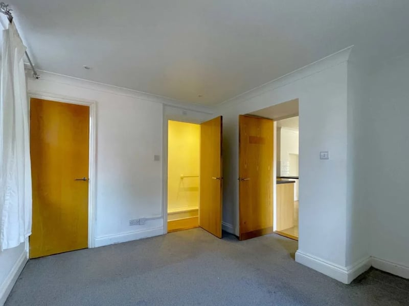 For more information about this home visit the D.M. Nesbit & Co wesbite or Zoopla.