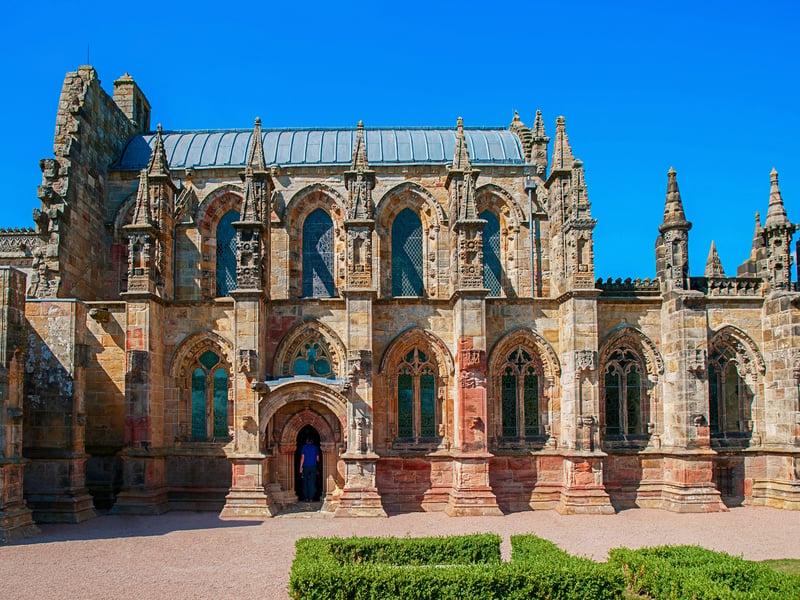 Located in the village of Roslin in Midlothian, Rosslyn Chapel attracts visitors from all over the world who are curious about its unique and mysterious carvings and stonework which also featured in the Da Vinci Code.