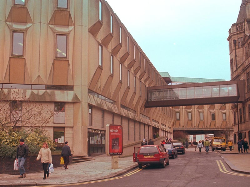 Sheffield Town Hall and the notorious 'egg box' extension pictured in 1999