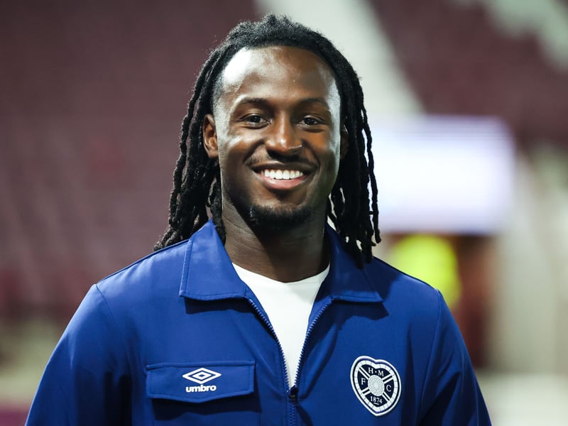 Was a strong presence in the centre of the park for the visitors and completed the bulk of his passes. Had a 90% passing success rate. Good performance.