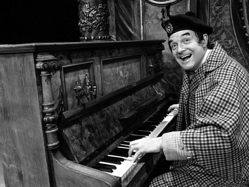 Jimmy Logan at Sir Harry Lauder's own piano for his one-man show 'Lauder' at the King's theatre Glasgow in 1976.