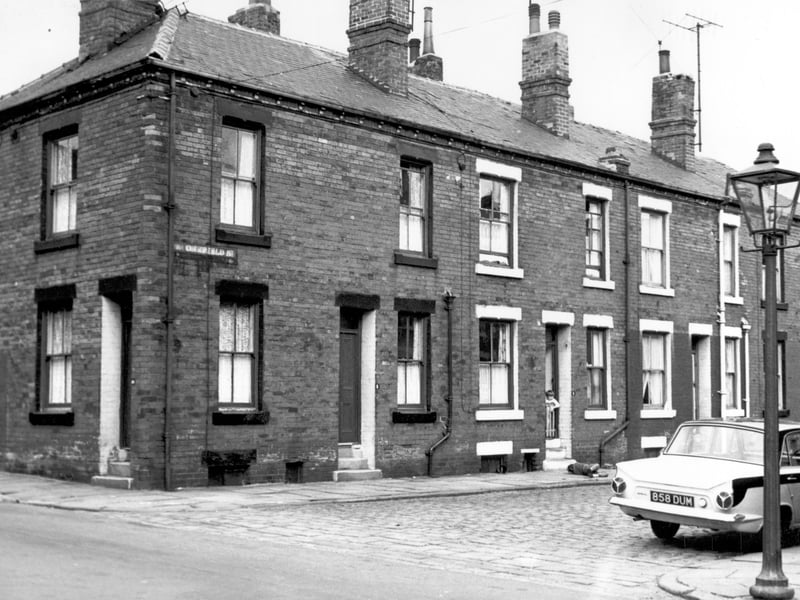 Oxford Road, number 14 is on the left, then Stonefield Street. Number 8 is first , then 6 with a child in the doorway. A safety gate prevents the child leaving the house. To the left is number 4.