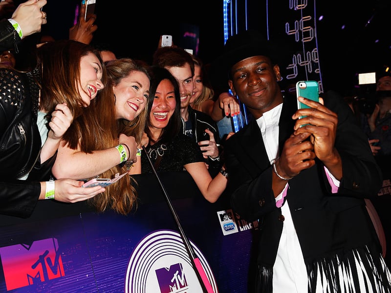 Labrinth poses for a selfie with fans outside The Hydro.