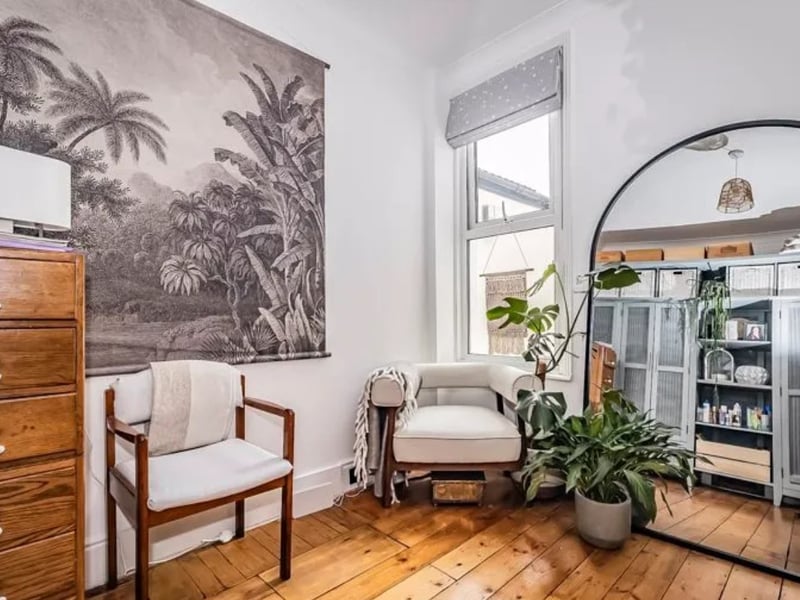 The listing says: "Given all the property has to offer, we highly recommend booking an internal viewing, so for further information or to arrange a time to view, please contact the Lawson Rose sales office today." 