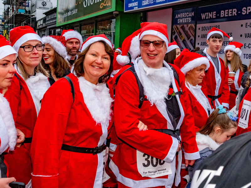 Smiley santas