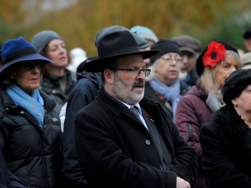 Hymns were sung during the moving service at the synagogue