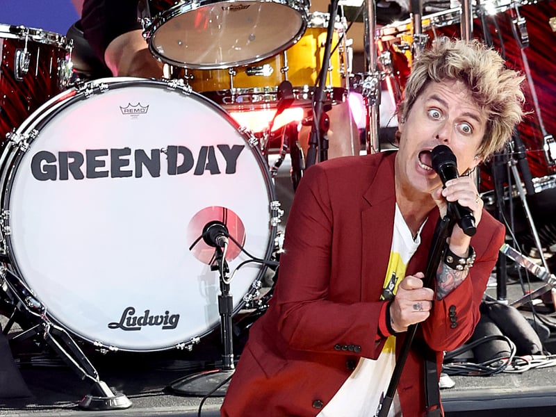 Having missed Green Day during their Saviours tour of the United Kingdom, including a date at the Isle of Wight Festival, I last caught Green Day at a festival during their set at Leeds in 2004, at the height of American Idiot fever.