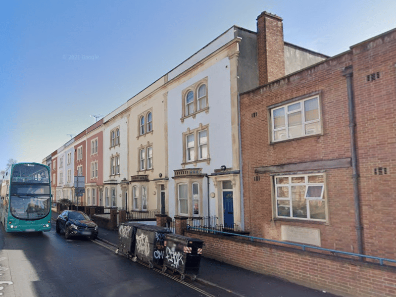 32 properties sold between March 2024 and March 2025. On average, properties sold after 157 days.
