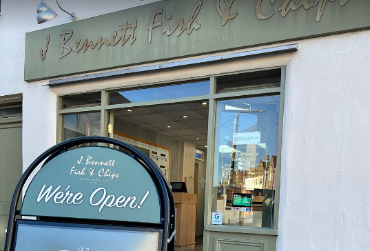 J Bennett Fish and Chips in Crowborough has a 4.5* rating from 187 reviews. A TripAdvisor reviewer said: “Amazing service for a huge group order. Such a friendly, obliging place. Really couldn't have been more helpful. Yummy food too!”