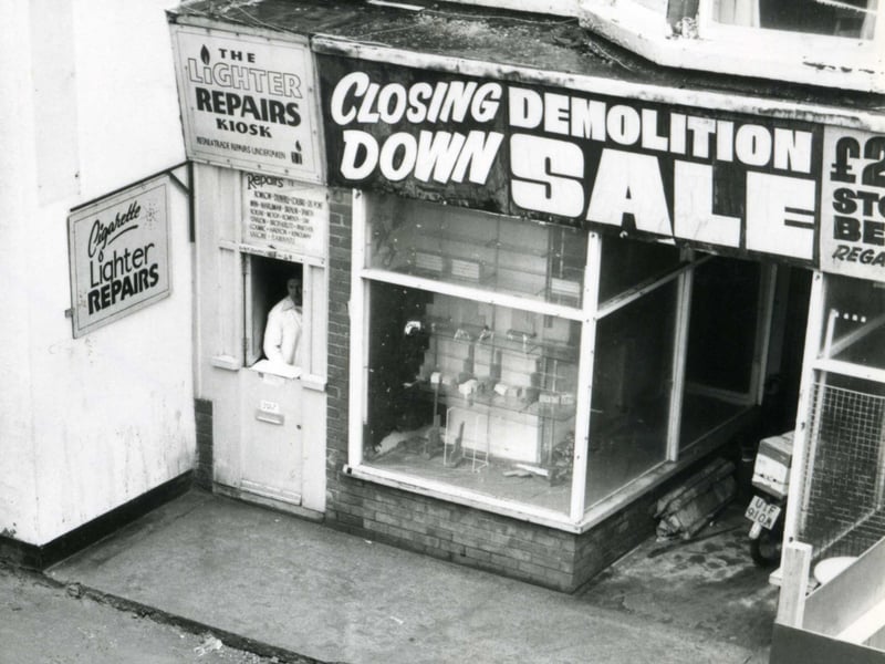 Gary Wild 's later kiosk on the southern side of Victoria Street in 1980 before demolition of properties for the final part of the Houndshill Centre