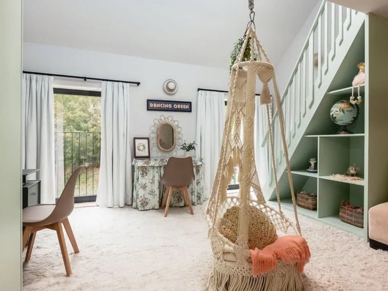 This home is on the market for £4,038 per week.
For more information about this home, visit Zoopla or the House website.