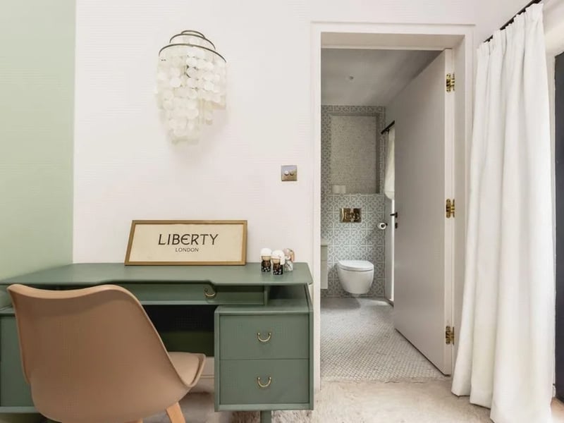 This home comes with six bedrooms, six bathrooms and three reception rooms as well as a swimming pool, an open plan living room and a cinema room.