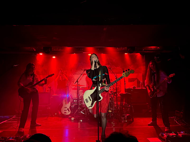 Nash was joined on stage by a three-piece band.