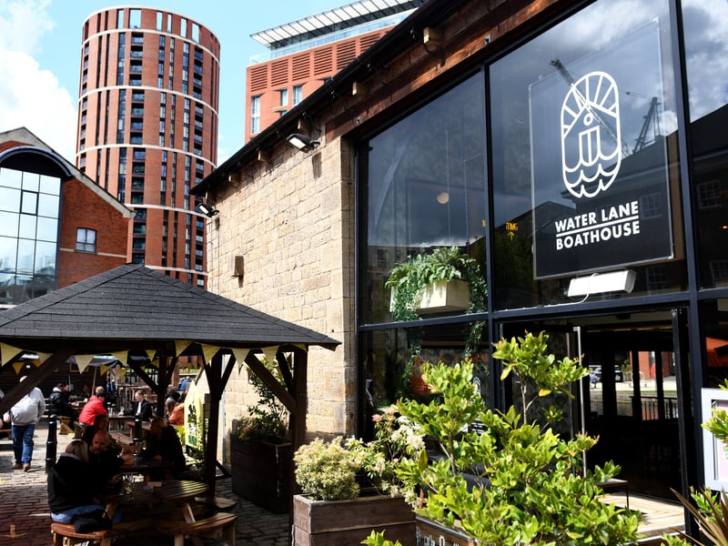 Enjoy "Palentine's day" at Water Lane Boathouse, with two pizzas and a bottle of prosecco for £35. The offer is pre-booking only.