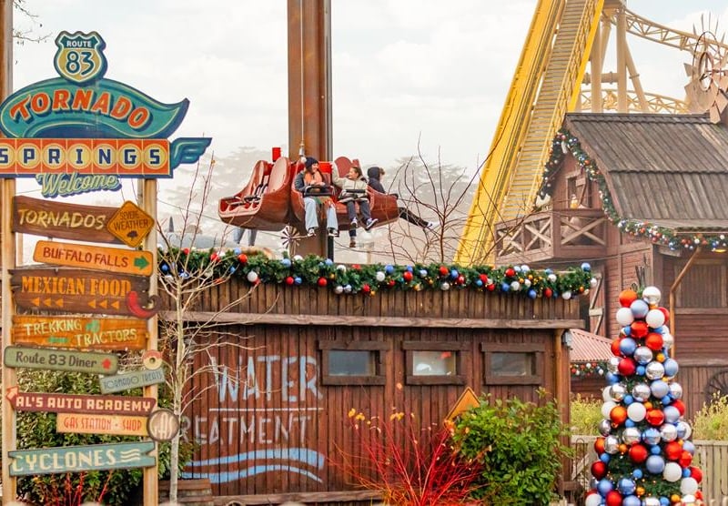 Celebrate the magic of Christmas at Paultons Park on selected dates from December 6! Step into a winter wonderland filled with dazzling illuminations and enchanting festive shows around every corner. Enjoy the holiday spirit in Tornado Springs and Peppa Pig World, and don’t miss the return of Santa’s Grotto for 2024!