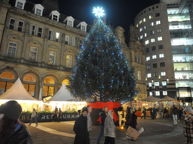 Get ready for some festive cheer as Leeds Christmas Market returns to City Square. Browse a wide array of stalls offering unique gifts, handcrafted decorations, and delicious food and drink. The air will be filled with the scent of roasted chestnuts and mulled wine, as you soak up the magical atmosphere and get a head start on your Christmas shopping. 📍 City Square, Leeds, LS1