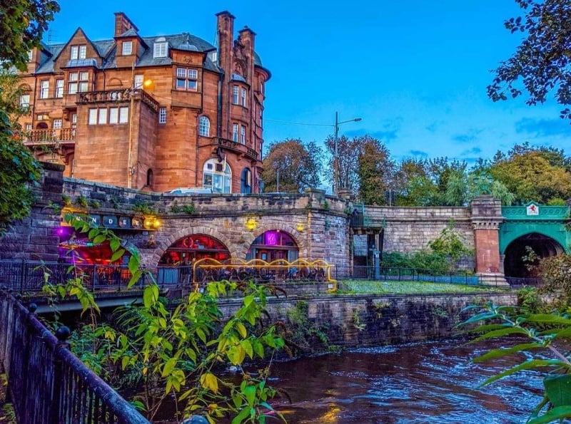 The Kelvin Walkway takes you away from Great Western Road, but it is a really impressive scenic route that lets you see the best of the greenery in the area.