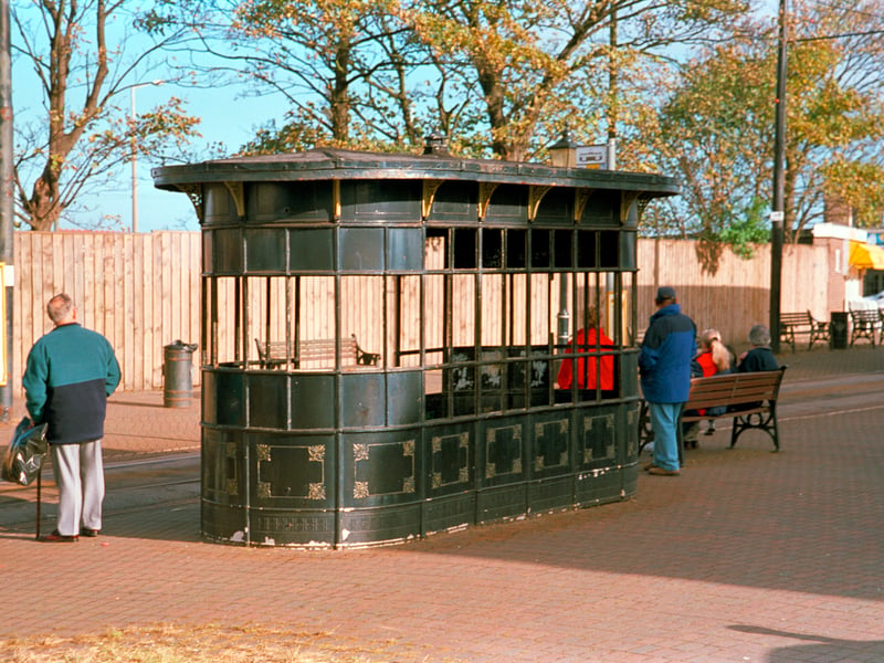 Pharos Street tram shelter in 1999