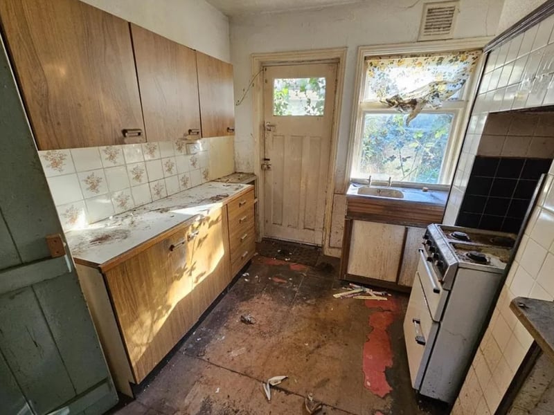 This home is being auctioned off for £100,000 with Fox & Sons - Auction Southampton.