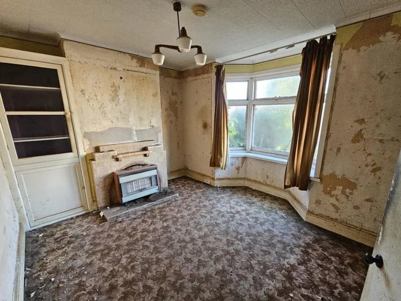 The listing says: "The property can be found within the Shirley area of Winchester Road and is well placed for access to the local amenities found in Shirley High Street and Tesco’s in Tebourba Way, together with schools for all age groups and Southampton General Hospital which is located around a mile away."