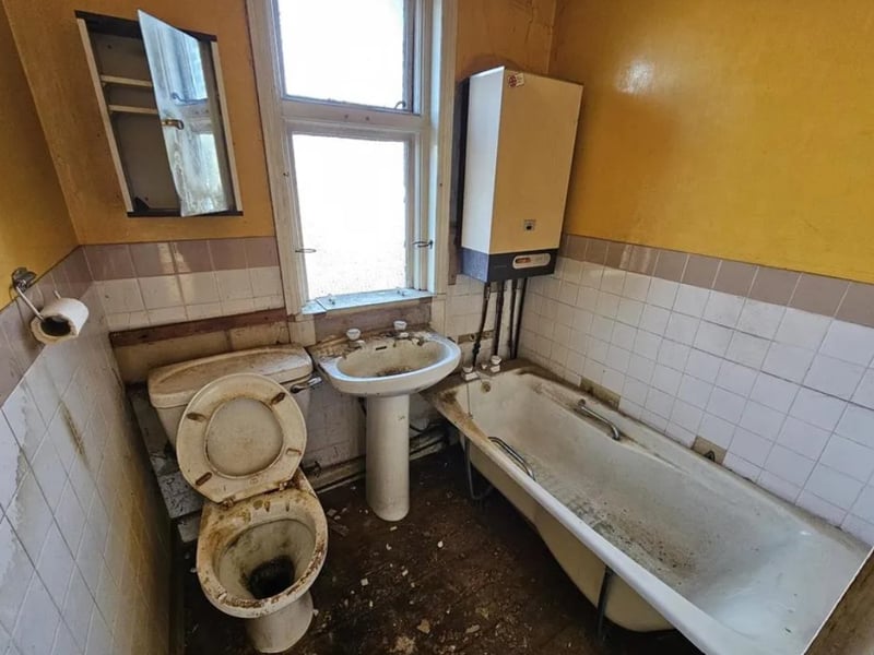 This home needs extensive refurbishment to get it to a high standard but it has the potential to be a wonderful house. 
