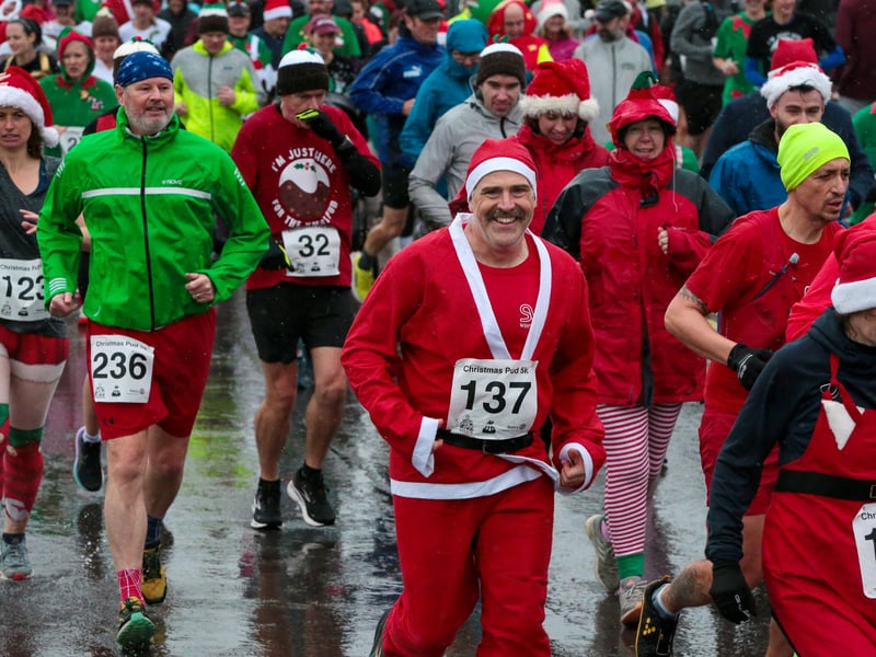 The start of the fundraiser for Harbour Cancer Support at Stokes Bay. Picture: Chris Moorhouse (011224-10)