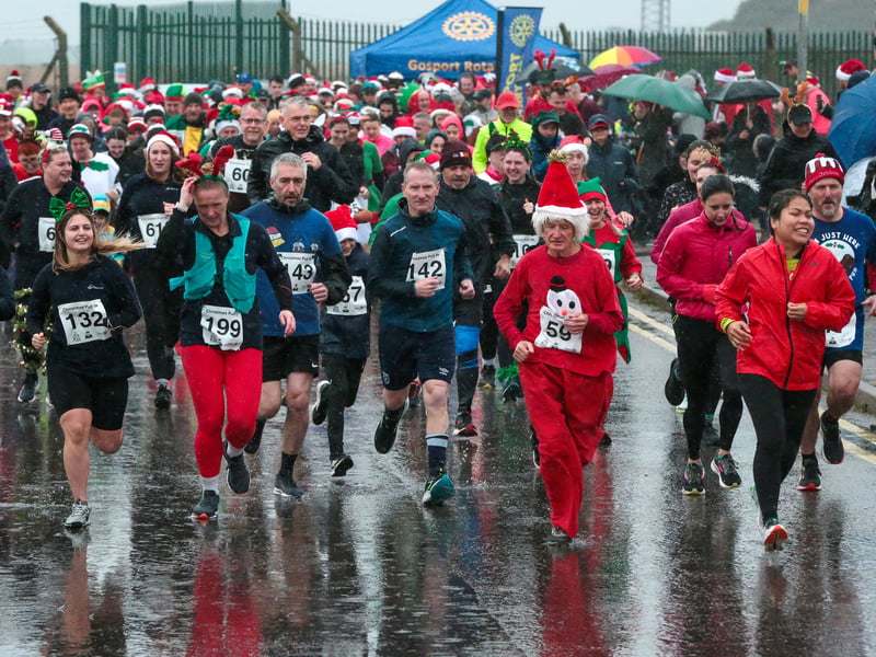 And they are off....... Picture: Chris Moorhouse (011224-09)