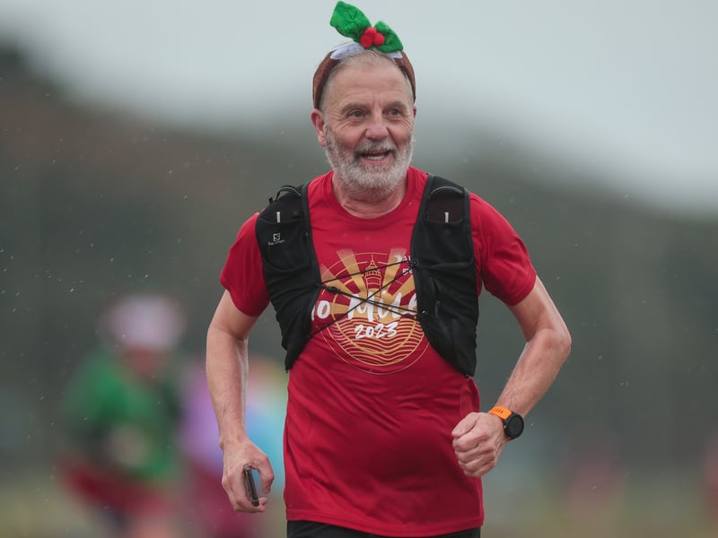 Festive runners. Picture: Chris Moorhouse (011224-34)