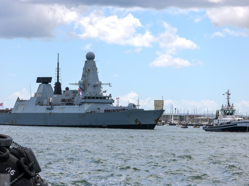HMS Diamond; r/up: HMS Lancaster