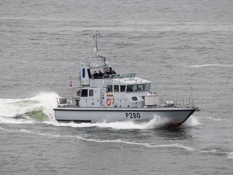 HMS Dasher; r/up: HMS Biter